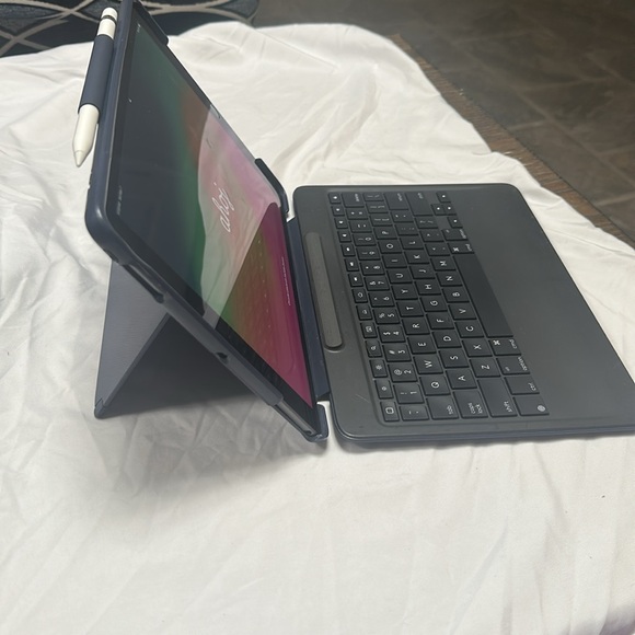 iPad Air 3rd Generation Package - Picture 2 of 6